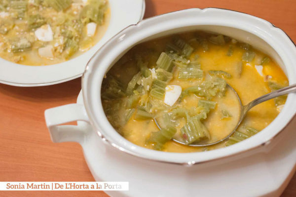 Receta de cardo guisado con almendras ecológico