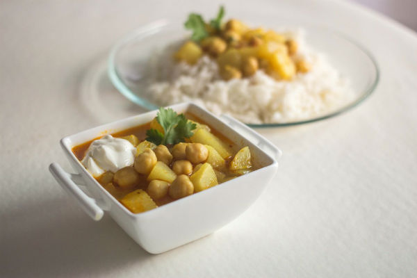 Receta de curry vegetariano con nabo y garbanzos eco