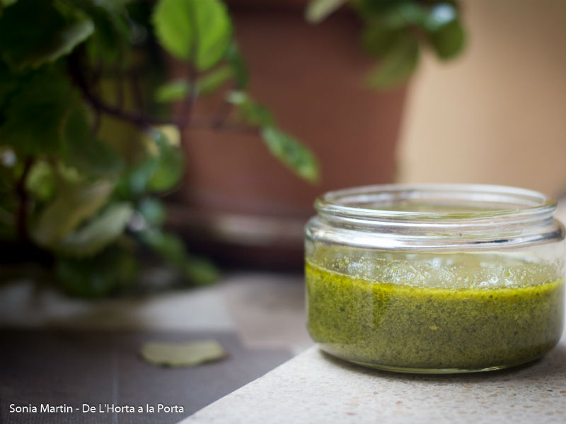 Receta de pesto de apio ecológico