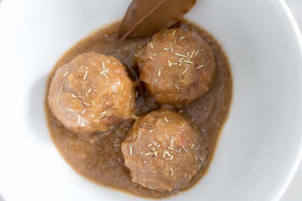 receta albondigas en salsa de berenjena