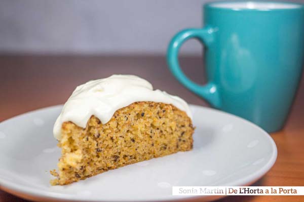 receta postre bizcocho de zanahoria y nueces con crema de queso