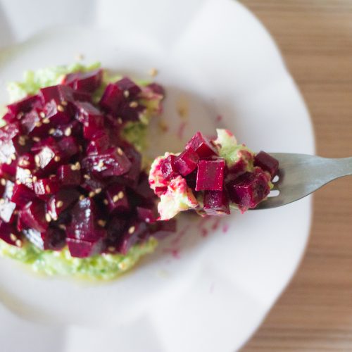 Tartar de remolacha ecológica con aguacate valenciano eco